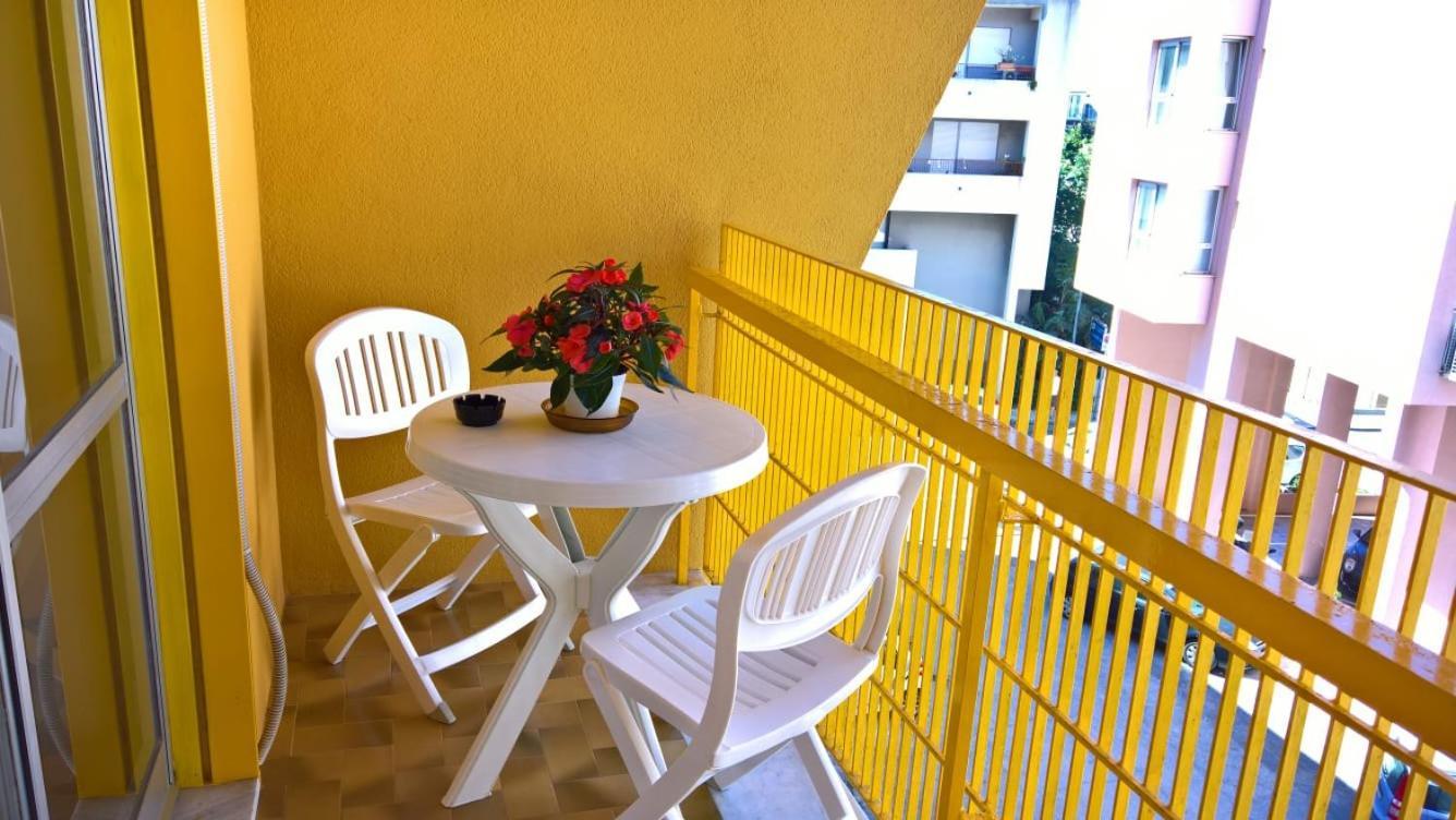 Yellow House Чефалу Екстериор снимка