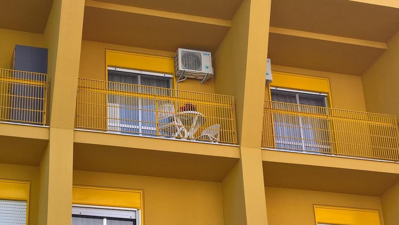 Yellow House Чефалу Екстериор снимка
